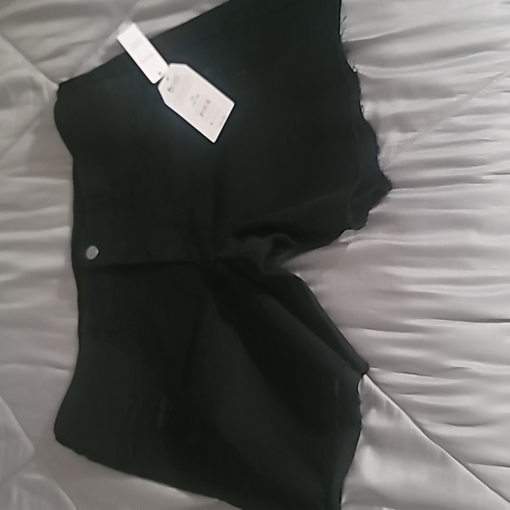 NWT Time and Tru black maternity Bermuda shorts